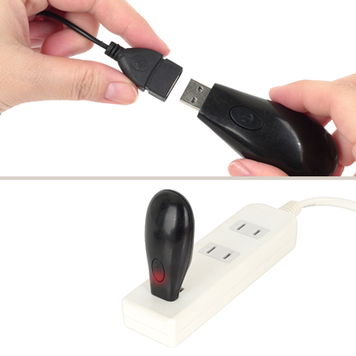 充電はケーブルからコントローラーを外し、USB充電ポートに直接挿し込みます。充電中はボタンが点滅します。