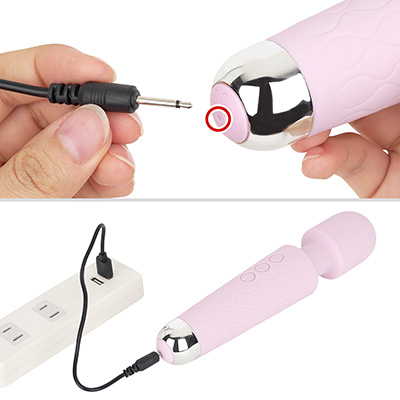 専用ケーブルを底部穴に挿して充電します。フル充電までは約２時間、連続稼働は約60分。バッテリー性能も標準スペックです。