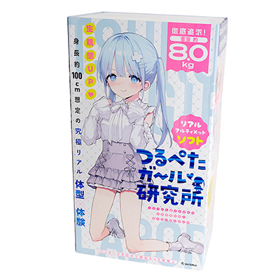箱サイズで60×33×22.5cmもあるんですから、大迫力ですよね。あどけなさの残る女の子イラストは、富士やま氏の手によるもの。