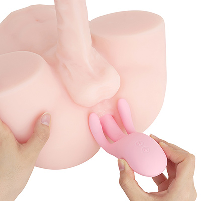 男性ユースの場合、中央で前立腺、左右で会陰部を狙うのがセオリー。クイクイと前立腺を圧迫しながら、ときどきキャンタマにも振動を与えましょう。