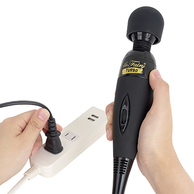 ＡＣ電源仕様は高出力でバッテリーを気にせず使えるのが魅力。取り回し性は落ちるものの、ロングコードがカバーしています。