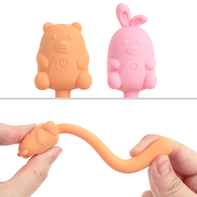 ミルクチョコはクマ、いちごミルクはウサギになっています。サラサラとしたシリコン素材でフレキシブルに曲がります。