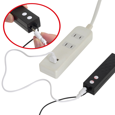【07 肉竿サックファイブローター】　付属のUSB充電ケーブルを、ライトが点滅するまで差し込んで充電を行ってください。　※プラグは奥まで差し込み切れませんが、不良ではございません。