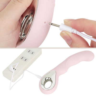 付属のUSB充電ケーブルを使ってライトが点滅するまで差し込んで充電を行ってください。約60分の充電で最大約40分の連続使用が可能です。
