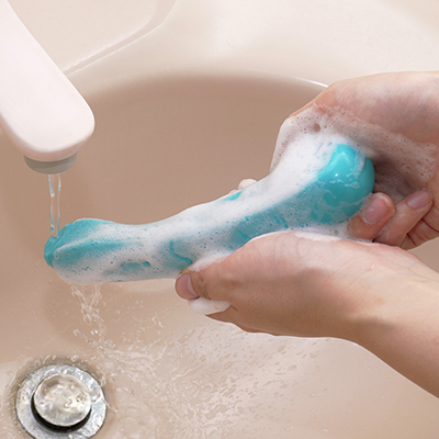 水深50ｍまでＯＫな防水仕様です。汚れたら流水で丸洗いできるのはもちろん、お風呂場でも楽しめますから利用シーンが広がります。