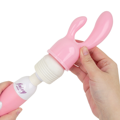 電マに被せるだけなので、簡単に着脱できます。使用例では「ラ・フェアリー ミニ」を使っています。