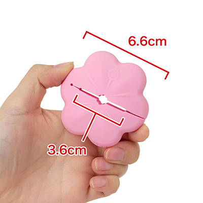 本体は当然２個セットです。中央の穴は実測で約0.6cm。男性の小さい乳首だと、挟むのは難しいかも。　※数値はＮＬＳ実測値