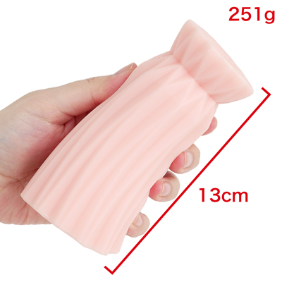 禍々しくデザインされたボディがとても持ちやすく、手に馴染む造型。　※数値はＮＬＳ実測値