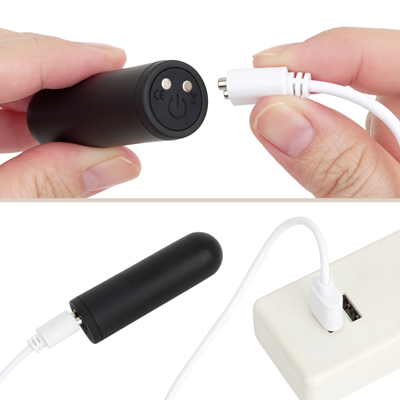 付属のマグネット式USB充電ケーブルを本体のマグネット部分につけて充電を行ってください。約90分の充電で最大約60分の連続使用が可能です。