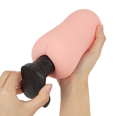 空気抜きの手応えこそありませんが、ストレスフリーに動かせ、挿入にも苦労はしません。回転や手繰りよせもしやすく、扱いやすいです。
