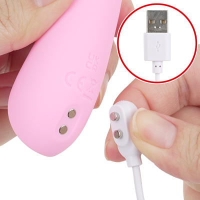 付属のマグネット式USB充電ケーブルを本体のマグネット部分につけて充電を行ってください。約90分の充電で最大約60分の連続使用が可能です。充電中はライトが点滅します。