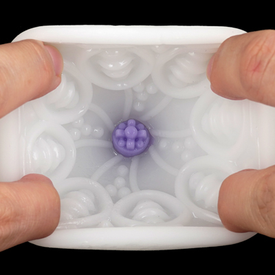 【LIGHT PURPLE】　ライトギュルヒダと奥のコリっと突起ギミックにより、ミツミツ刺激を実現！密着感が強いストローク派のあなたに。