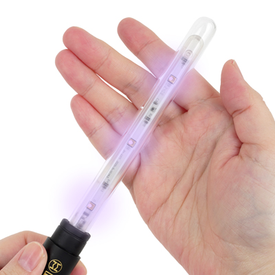 ６個もの強力なUVーＣ LEDを搭載。全方位から照射されるクーリングヒーターが加熱と除菌をします。