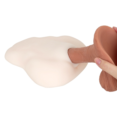 体重をかけるとペニスが押し付けられ、締め付けのように機能します。