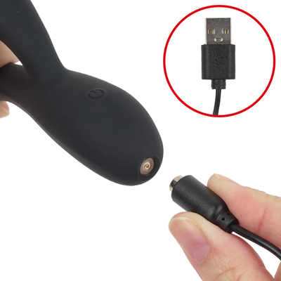 付属のマグネット式USB充電ケーブルを本体のマグネット部分につけて充電を行ってください。約80分の充電で最大約60分の連続使用が可能です。ランプが消えれば充電完了です。