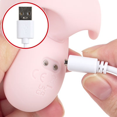 付属のマグネット式USB充電ケーブルを本体のマグネット部分につけて充電を行ってください。約80分の充電で最大約50分の連続使用が可能です。充電中はボタンが点滅し、満充電で点灯します。