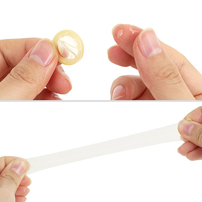不二ラテックス製のコンドームに使われている潤滑剤と同じものがたっぷり塗布されています。天然ゴムは薄くても伸縮性が高く、まさにコンドーム品質。