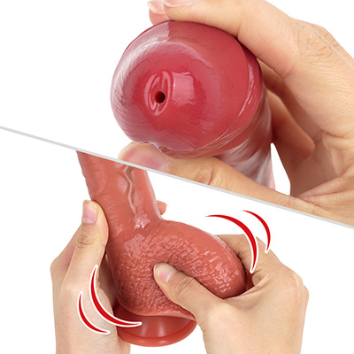 鈴口にあるこの穴から噴射します。玉袋がポンプになっており、素材の薄い部分を押し潰すのがコツ。