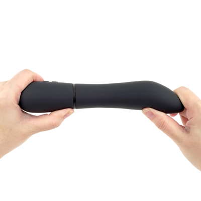 素材はさらっと滑らかな質感で、やさしい肌当たりのシリコン製。シャフト部分は曲がりません。