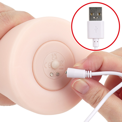 付属のマグネット式USB充電ケーブルを本体のマグネット部分につけて充電を行ってください。約50分の充電で最大約90分の連続使用が可能です。充電中はランプが点滅し、満充電で点灯します。　※充電部分は絶対に水洗いしないでください。