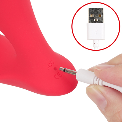 付属のUSB充電ケーブルをDCジャックに差し込んで充電を行ってください。満充電で最大約40分の連続使用が可能です。