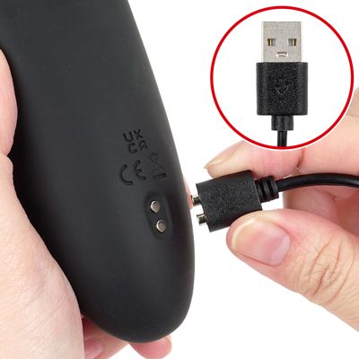 付属のマグネット式USB充電ケーブルを本体のマグネット部分につけて充電を行ってください。約120分の充電で最大約45分の連続使用が可能です。充電中はランプンが点滅します。