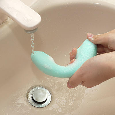 IPX7相当の防水性を備えています。流水で丸洗いしても問題ないレベルなので、メンテナンスがラクですよ。