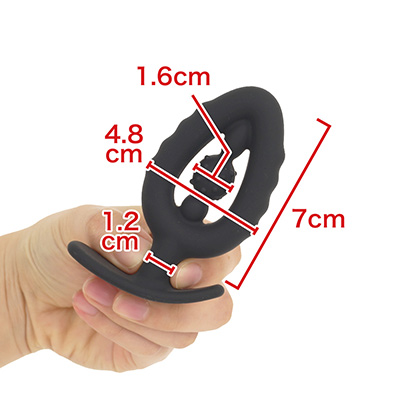 【Ｓ】パッと見は小さいですが、タテ幅は５cm近くあり、内部でかなり圧迫されそう。まさに中級者向けですね。　※数値はＮＬＳ実測値
