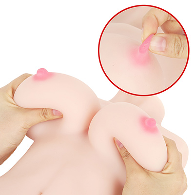 ジェル入りの柔らかいおっぱいです。乳首は着色加工のみの同一素材。シッカリ谷間があるのでパイズリも可能ですよ。