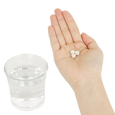 １日あたり３粒を目安に、水またはぬるま湯でお召し上がりください。３粒（750mg）あたりのエネルギーは2.84kcalです。
