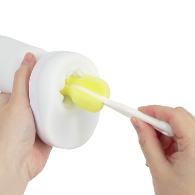 使用後は本体から取り外し、付属のスポンジを使い水洗してください。