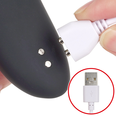 付属のマグネット式USB充電ケーブルを本体のマグネット部分につけて充電を行ってください。充電中はボタンが点滅します。約90分の充電で最大約60分の連続使用が可能です。