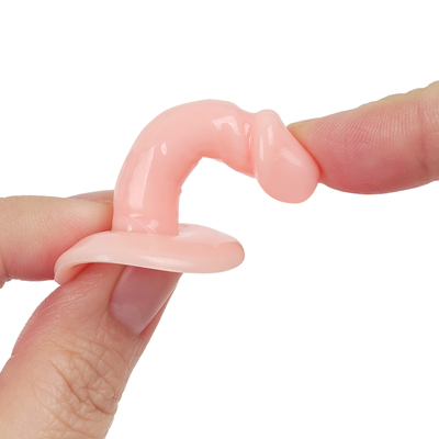 固すぎず柔らかすぎない絶妙な弾力素材を採用。まるで耳かきをそっと差し出すような繊細なやさしさを込めた、ミニサイズの挿入用ディルドです。