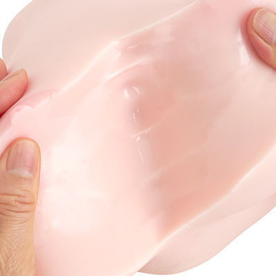 おっぱいを切って内部をチェック。やはり単層ですね。パツパツした弾力あるおっぱいが好きな方に向いています。