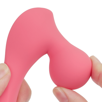 しっとりとしたシリコン素材を使用。肌へのあたりは優しく、しかし内部の振動ユニットから放たれるパワーは強力です。生活防水仕様となっているため、使用後のお手入れも簡単で、いつでも清潔に保てます。　※スイッチ部分の隙間や充電コード差込口から水が入らないよう、ご注意ください。