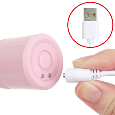 付属のマグネット式USBケーブルで充電してください。約100分の充電で最大約50分の連続使用が可能です。防水性能IPX７を搭載しているため、使用後は丸ごと水で洗えて、いつでも清潔にお使いいただけます。
