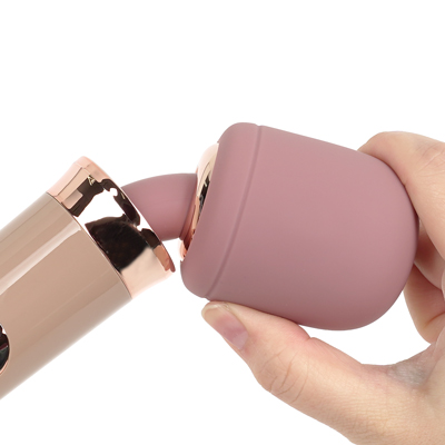 ヘッド部分には、肌触りの良いなめらかなシリコン素材を採用。グニュッと曲がる柔軟なネックが、体の曲線に合わせてしなやかにフィットし、心地よい弾力とともに、極上の美振動をダイレクトに伝えます。