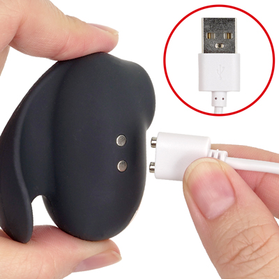 付属のマグネット式USBケーブルで充電してください。約100分の充電で最大約30分の連続使用が可能です。