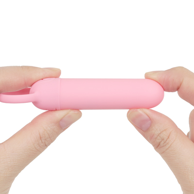 お肌に優しい高品質な「マット素材」を採用。しっとりと馴染む質感で摩擦ストレスを軽減します。IPX７等級の完全防水仕様のため、丸洗いが可能で衛生的に使用できます。