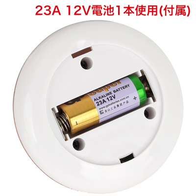 リモコンは電池式を採用。付属の電池は動作確認用のため、早めの交換がおすすめです。
