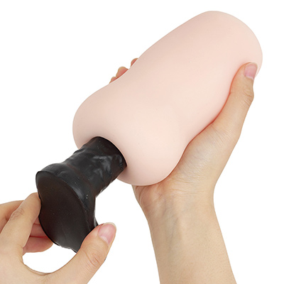 【Nejire】わずかに空気抜きの感触はあるも、フィット感が高まる程度です。肉厚ボディなのでストロークもスムーズ。