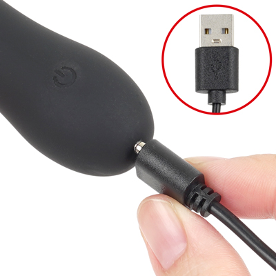 付属のマグネットUSBケーブルで手軽に充電が可能です。約40分の充電で約40分の動作が可能。スマートな充電スタイルで、使いたい時にすぐに準備が整います。