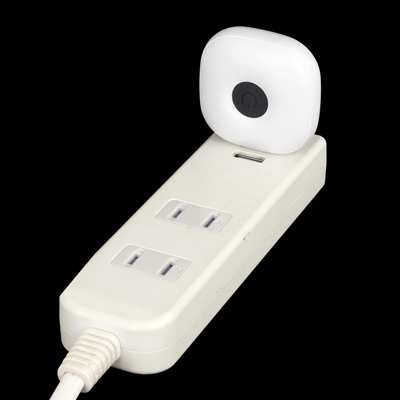 コントローラー部分を直接USBポートに差し込むだけで簡単に充電がスタート。約90分の充電で最大約80分の連続稼働が可能なハイパワーバッテリーを搭載し、充電中はLEDランプが点滅、完了すると消灯してスマートにお知らせします。　※コントローラー部分は非防水となります。