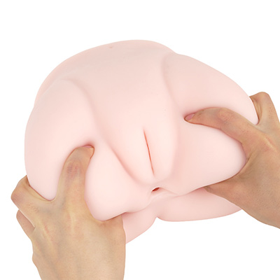 おっぱいのように尻肉を揉むと、ムニュッとした柔らかな感触を楽しめます。尻好きにはウケそうな要素で、今までなかったのが不思議。