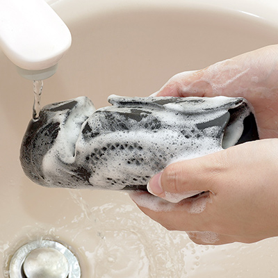 IPX6の防水性能を備えているため、流水丸洗いもＯＫ。メンテナンス性の高さは使用頻度に直結する、大事な要素です。