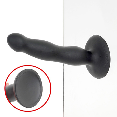 専用ディルドは吸盤付きのため、壁や床に貼り付けてのセルフプレイも可能。パートナーとの本番前に練習しておくのもアリでしょう。